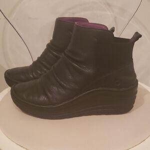 Bionica Black Wedge Ankle Boots with Purple Interior
